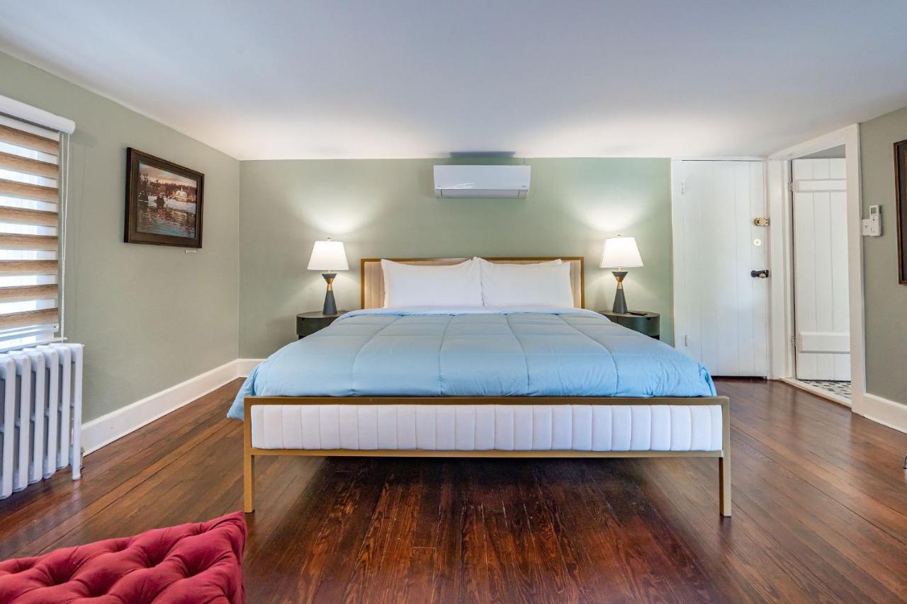 Chimney Hill Estate Inn Ламбертвилл Экстерьер фото